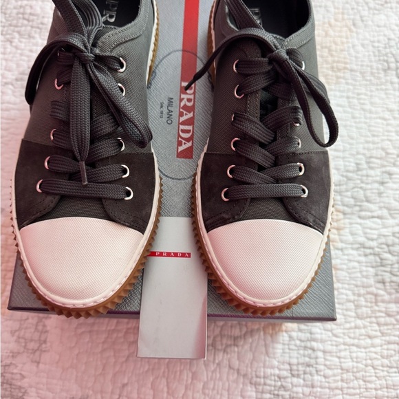 Prada Black and White Sneakers Classic Design - Picture 12 of 17